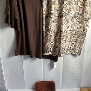 Elegant V-Neck Women's Top in Soft Mauve With It’s Skirt In Large And Wallet